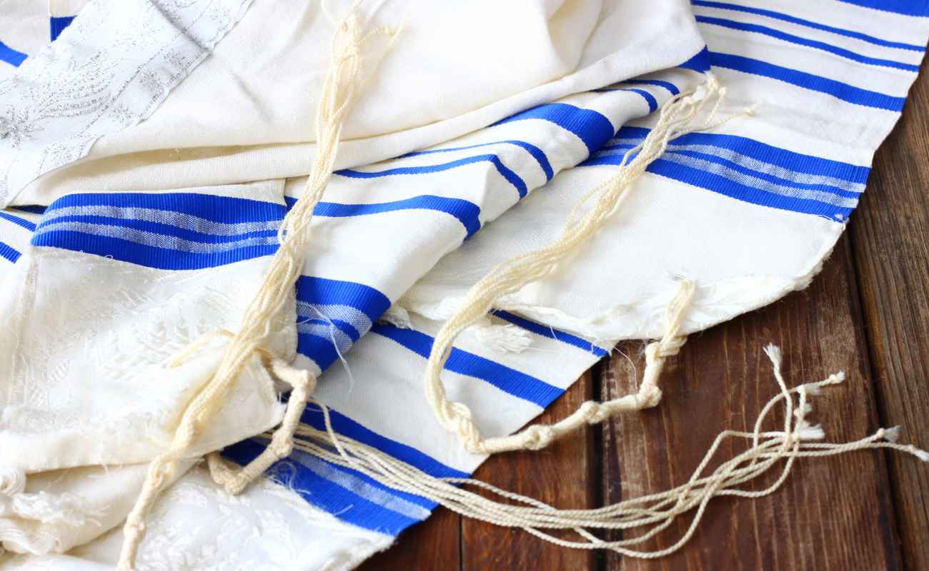 A Blue Tallit Is a Great Way to Show Your Jewish Faith