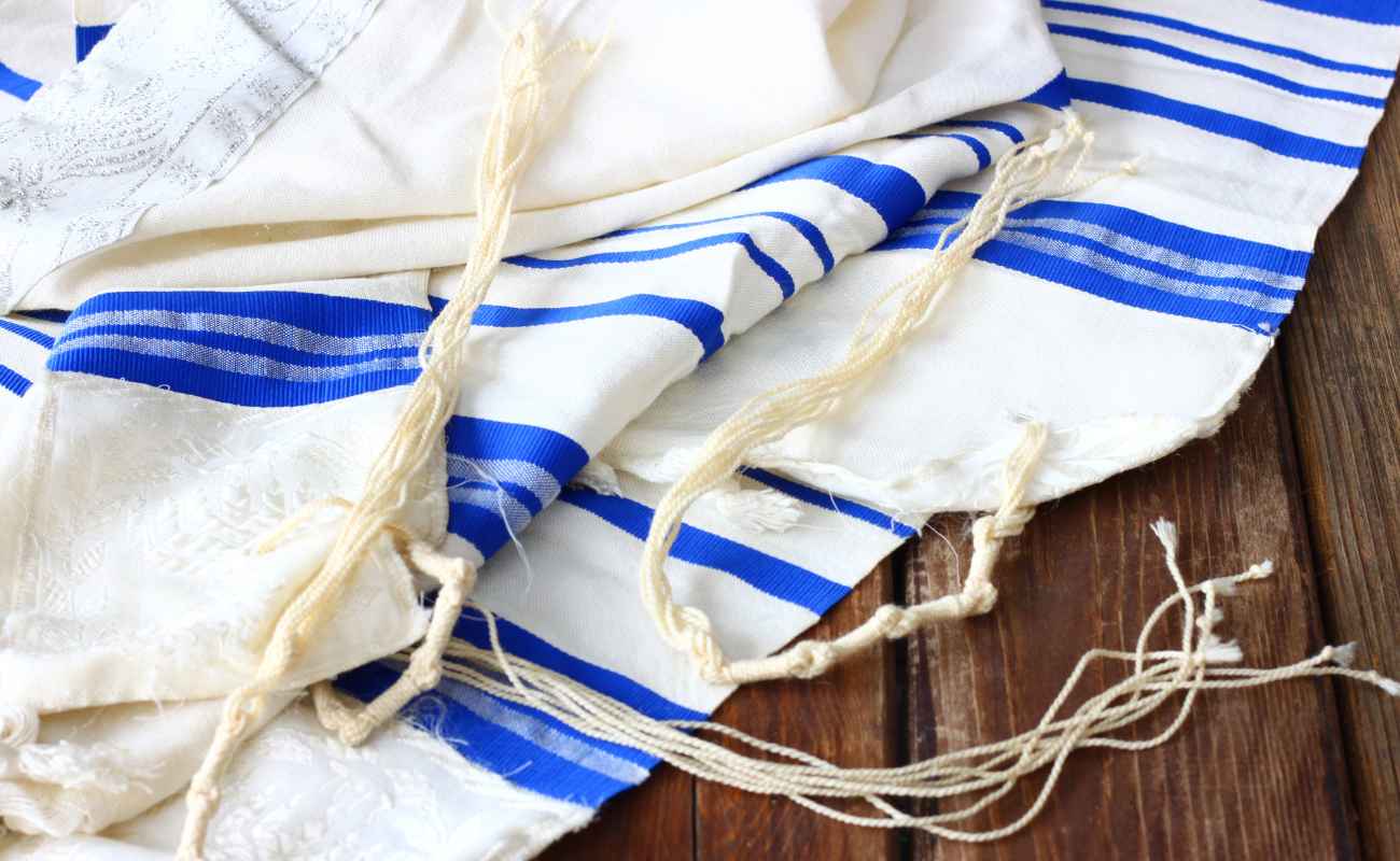 blue tallit